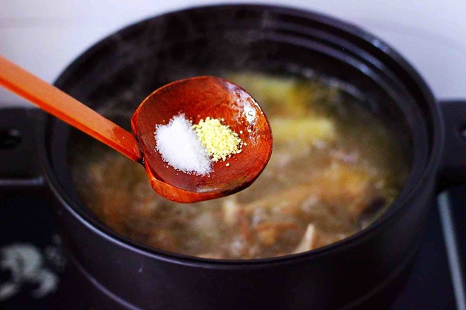 Agaricus and Chestnut Stewed Chicken Soup recipe