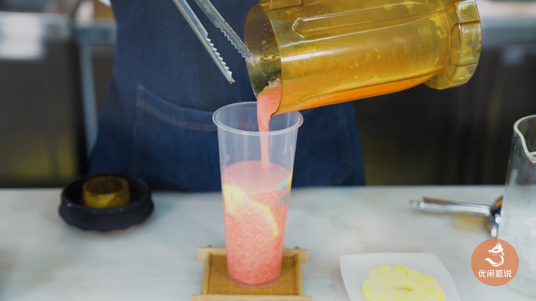 Super Fruit Tea: The Practice of Pineapple Strawberry Smoothie recipe