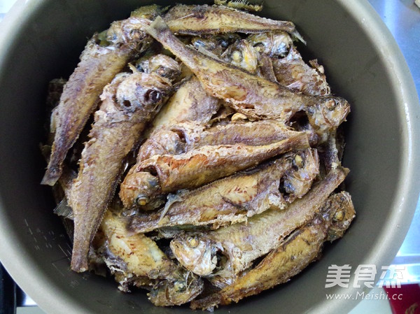 Crispy Braised Small Yellow Croaker recipe