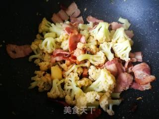 #团圆饭# Stir-fried Cauliflower with Bacon recipe
