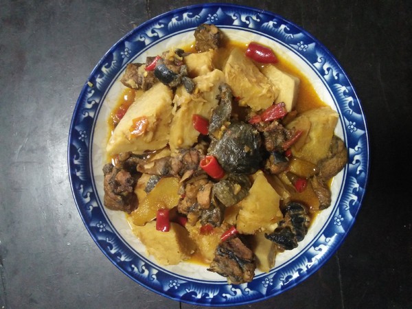 Braised Black-boiled Chicken with Taro recipe