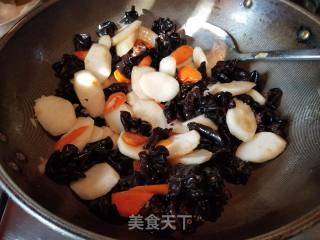 Stir-fried Fungus with Fresh Lily and Yam recipe