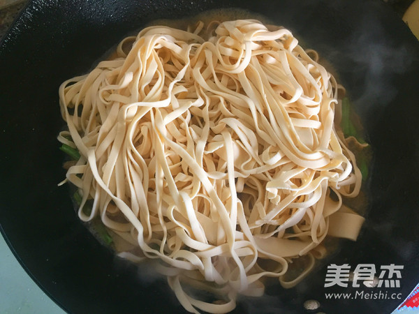 Braised Noodles with Beans recipe