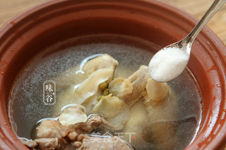 (moisturizing, under Fire) Stewed Pigeon Soup with American Ginseng recipe