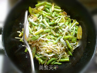 Lulu's Fragrant Fried Noodles recipe