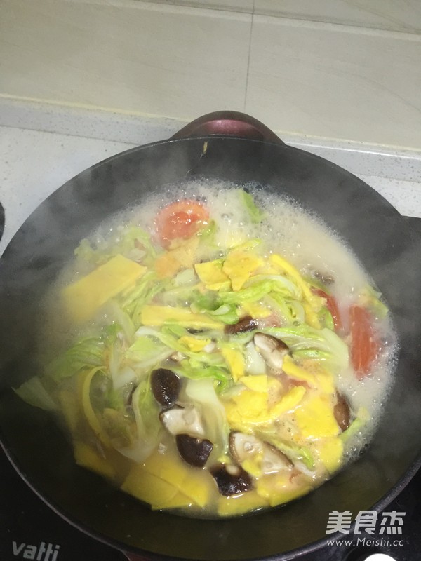 Seasonal Vegetable and Egg Knob Noodles recipe