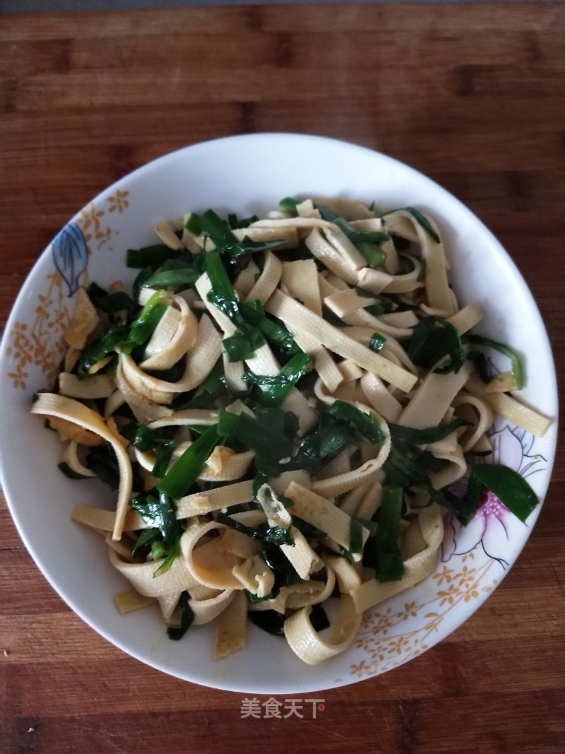 Stir-fried Dried Tofu with Chives recipe