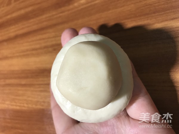 Fresh Meat Meringue Moon Cakes recipe