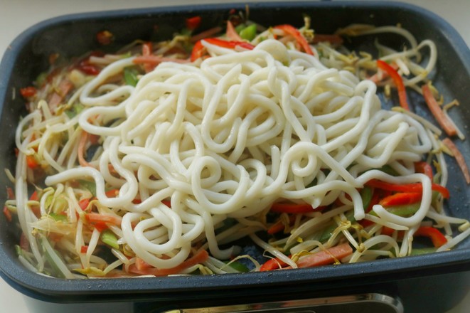 Stir-fried Udon with Chopped Pepper recipe