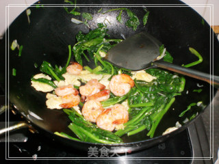 Stir-fried Spinach with Shrimp Balls recipe
