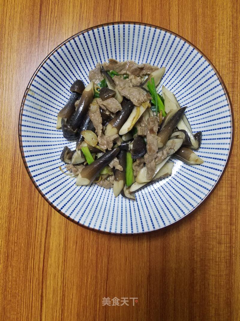 Stir-fried Beef with Black Skin Chicken and Mushroom recipe