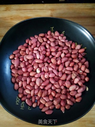 Peanuts Mixed with Radish Skins recipe