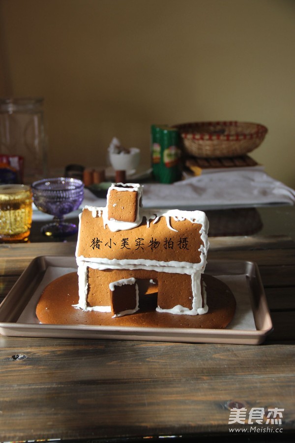 Christmas Gingerbread House that Can be Made by Hand recipe