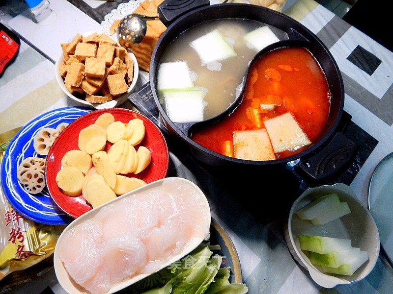 Hongguo's Recipe of Delicious Tomato Mandarin Duck Hot Pot recipe