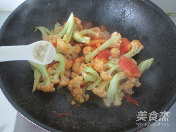 Stir-fried Cauliflower with Tomatoes recipe