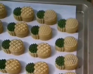 Universal Cantonese-style Mooncake Crust (made with Pineapple Mooncake) recipe