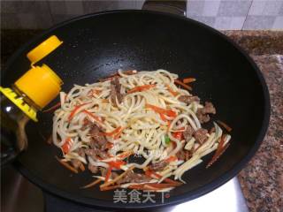 Stir-fried Udon Noodles with Beef and Vegetables recipe