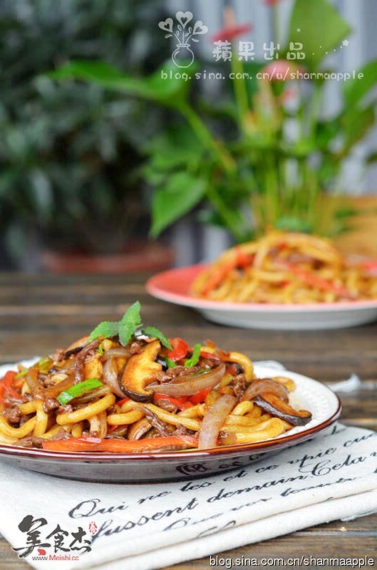 Fried Udon Noodles with Beef recipe