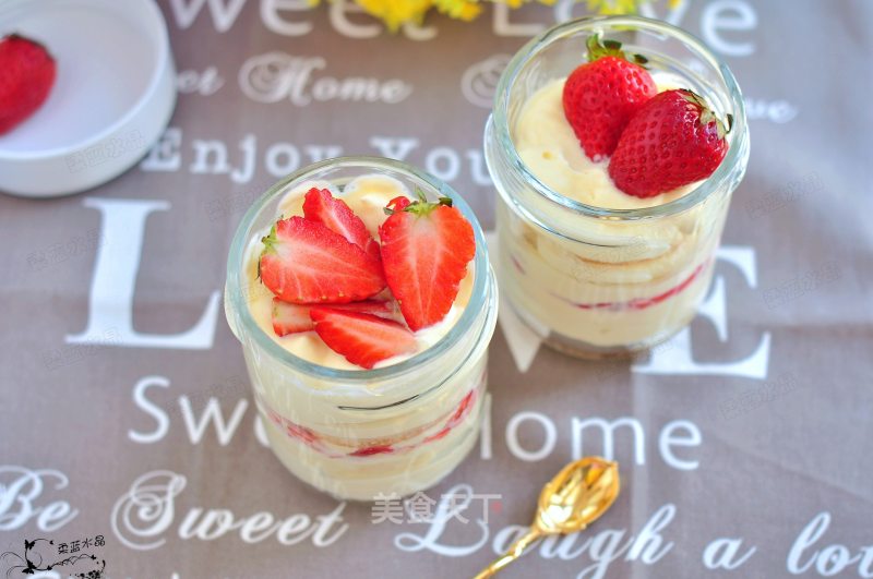 Strawberry Cream Cup recipe