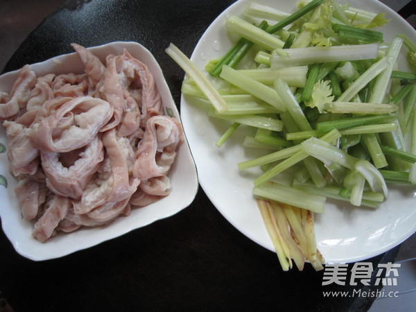 Stir-fried Large Intestine with Celery recipe