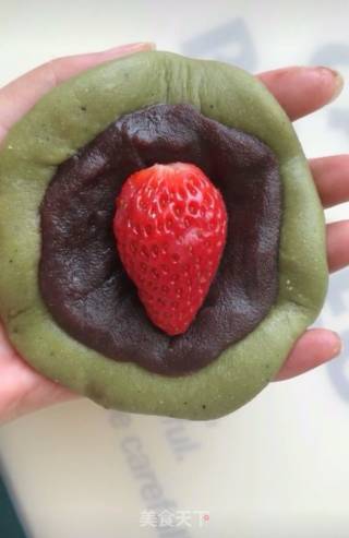 Matcha Strawberry Hug Fruit recipe