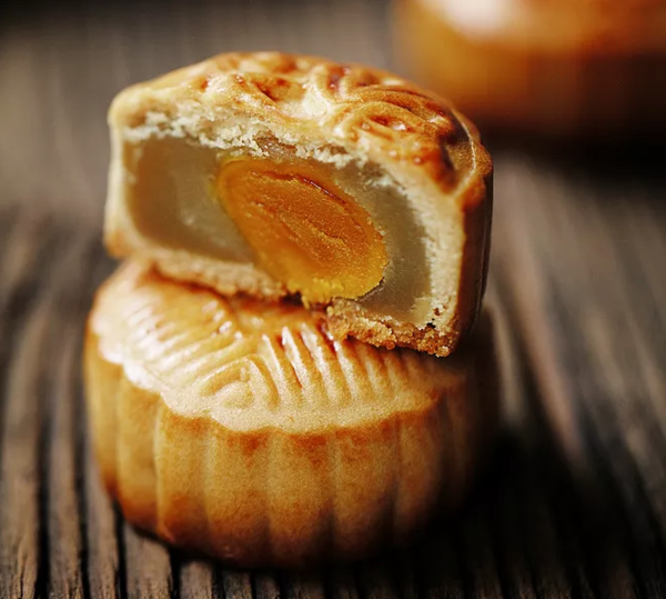 Cantonese Egg Yolk Mooncake recipe