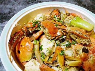 Crab, Tofu, Seafood and Mushrooms in One Pot recipe
