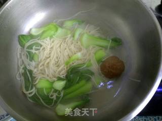 Enoki Mushroom Fried Noodle recipe