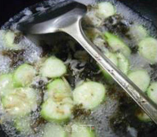 Shrimp Seaweed Loofah Soup recipe