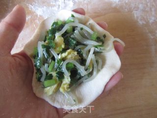 Leek Egg Vermicelli Bun recipe