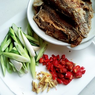 Pan Fried Crucian Carp recipe