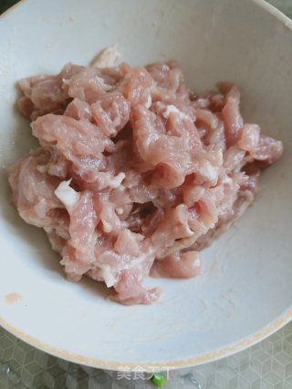 Stir-fried Shredded Pork with Tea Tree Mushroom recipe