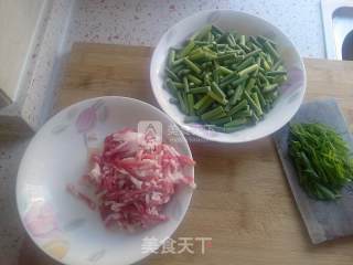 Stir-fried Pork with Garlic Stalk + Egg recipe