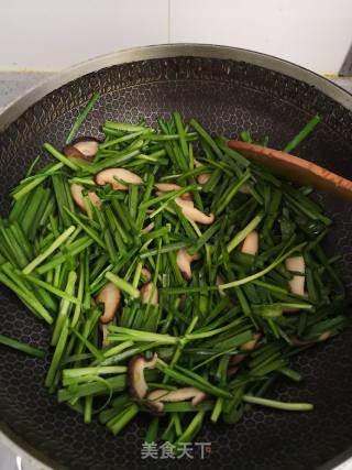 Scrambled Eggs with Chives and Mushrooms recipe