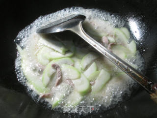 Lean Pork Shreds and Mung Bean Sprouts Stir-fried Night Blossoms recipe