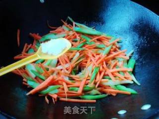 Stir-fried Carrots with Celery recipe