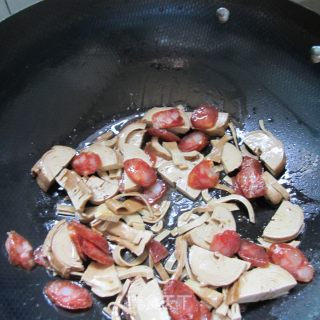 Stir-fried Vegetarian Chicken with Sausage recipe
