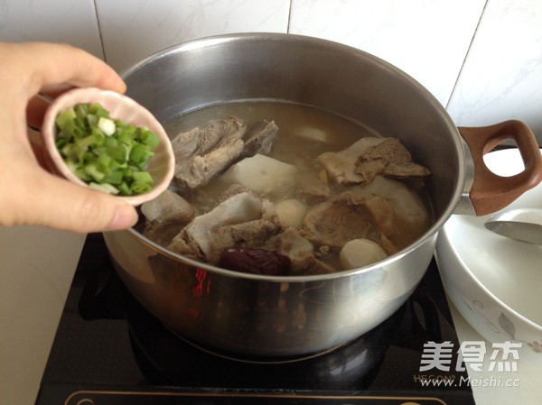 Hericium and Taro Milk Big Bone Soup recipe