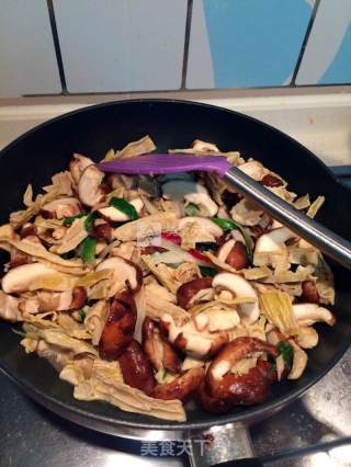 Panda Baozhu (grilled Chicken with Bamboo Shoots and Mushrooms) recipe