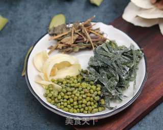 Houttuynia Kelp and Mung Bean Soup recipe