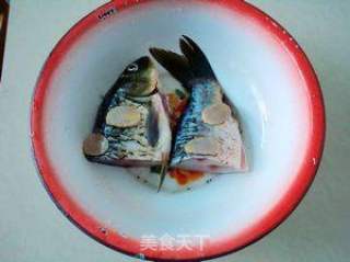 Carp with Fungus and Parsley in Clay Pot recipe