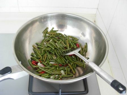 Stir-fried Duck Intestines with Spicy Sour Beans recipe