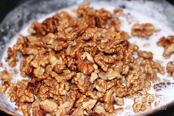Creamy Amber Walnut recipe