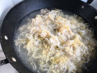 Braised Sauerkraut with Big Bones and White Meat recipe