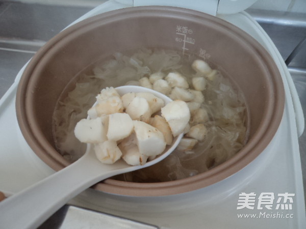 Horseshoe Longan and Tremella Soup recipe