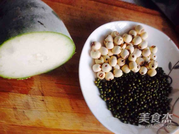 Mung Bean, Lotus Seed and Winter Melon Soup recipe