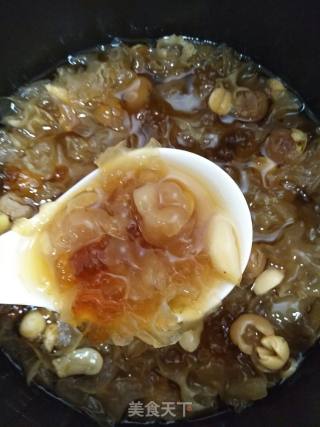 White Fungus and Lotus Seed Soup recipe