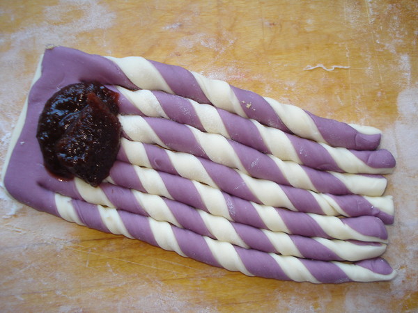 Purple Sweet Potato Two-color Bean Paste Bun recipe