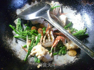 Stir-fried Flower Crab with Asparagus Tip recipe