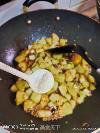 Stir-fried Old Cucumber with Minced Meat recipe